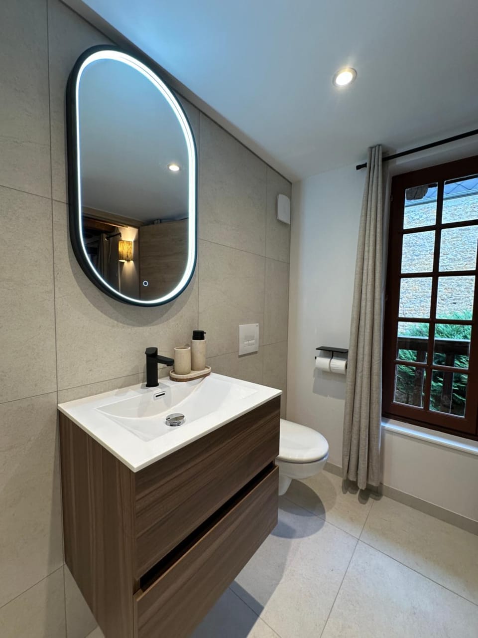 Toilet, Bathroom, towels