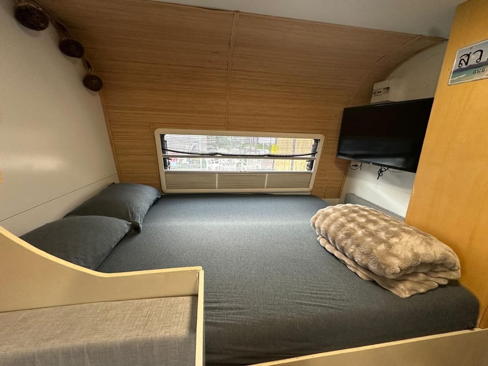 הקרוואן במושב Campground/ 
RV Resort in Center District