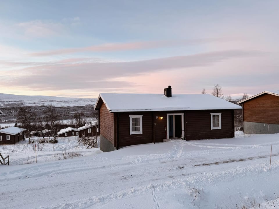 Property building, Natural landscape, Mountain view