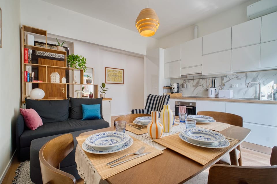 Kitchen or kitchenette, Living room, Seating area, Dining area