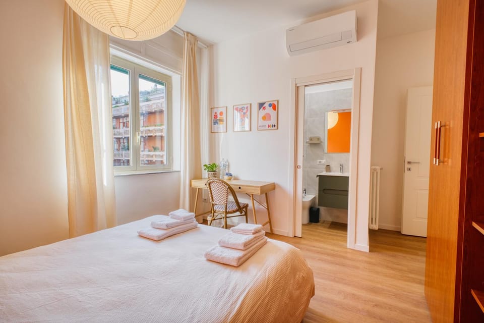 Bed, Photo of the whole room, Bedroom, internet, towels, wardrobe, air conditioner