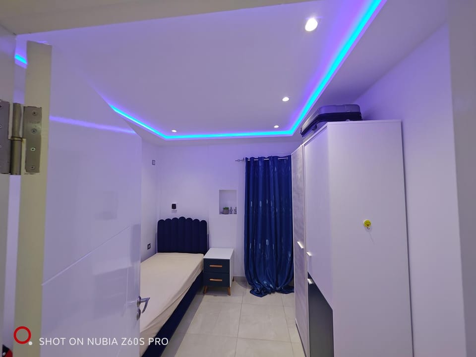 Bedroom, wardrobe