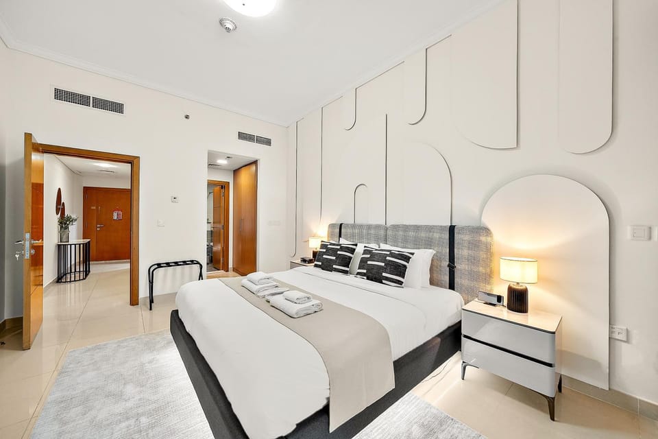 Bed, Photo of the whole room, Bedroom, towels