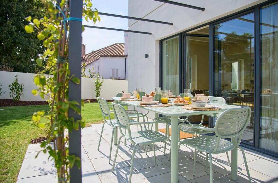 Property building, Garden, Living room, Seating area