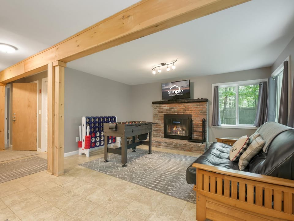 Cozy 2BR Mountain Retreat Near Killington Resort - Pet Friendly, Fireplace, Foosball House in Mendon