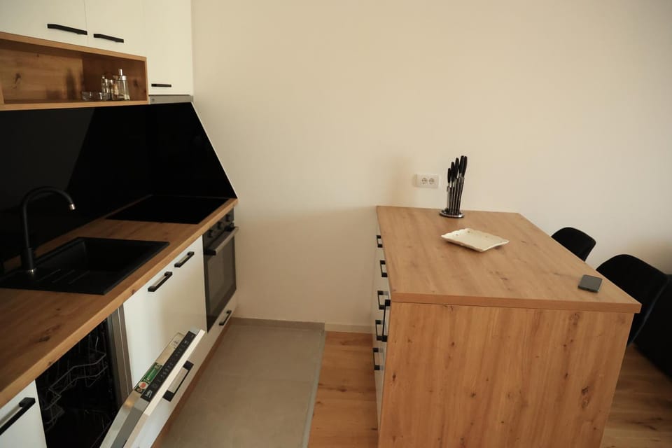 Kitchen or kitchenette, oven, stove