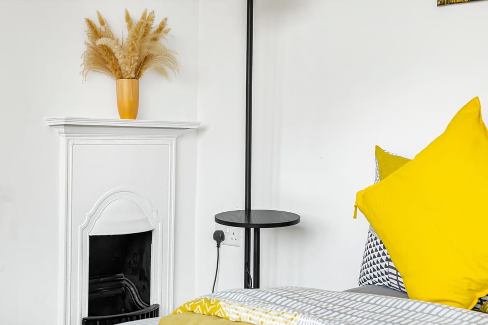 Charming House with Gardens and Family-Friendly Amenities Villa in Nottingham