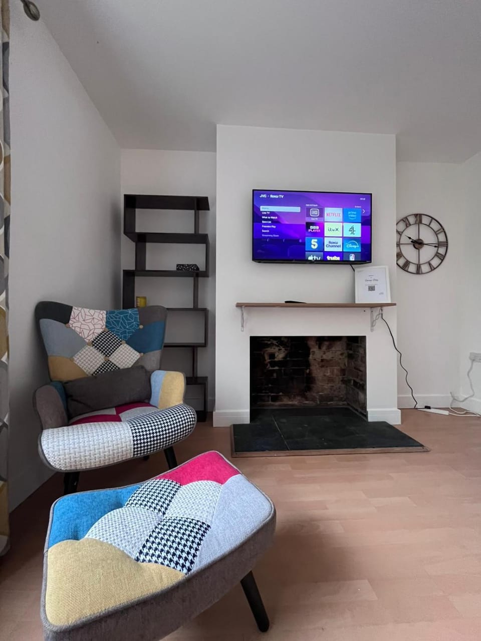 Communal lounge/ TV room, TV and multimedia, Living room, Seating area, Evening entertainment