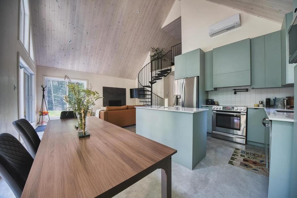Le grand héron spa de nage Chalet in Saint-Donat