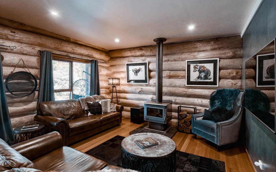 Living room, Seating area, fireplace