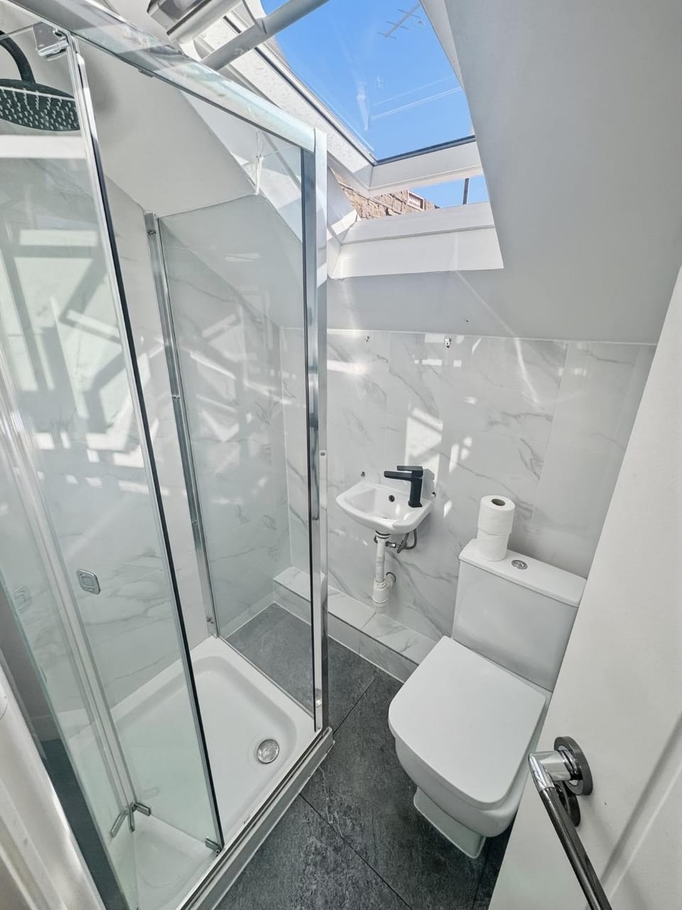 Trio Den in Zone 2 - Willesden Green Bed and Breakfast in London
