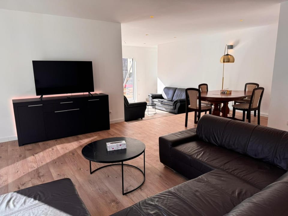 Communal lounge/ TV room, TV and multimedia, Living room