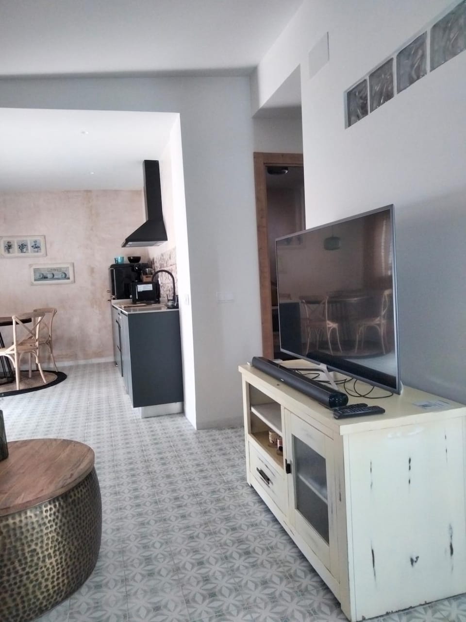 TV and multimedia, Kitchen or kitchenette