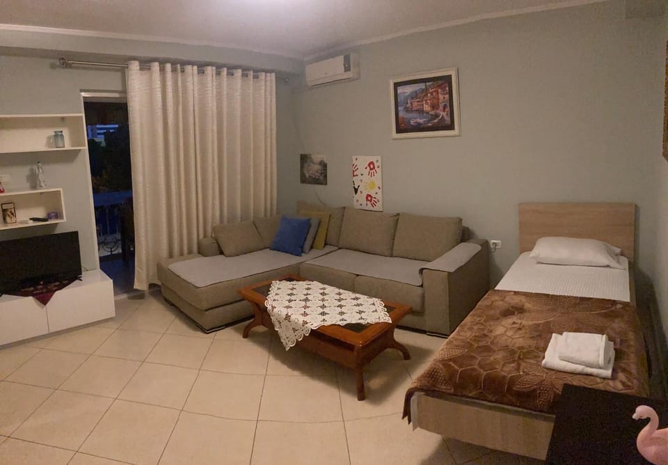 Bed, Living room, Photo of the whole room, Seating area, towels