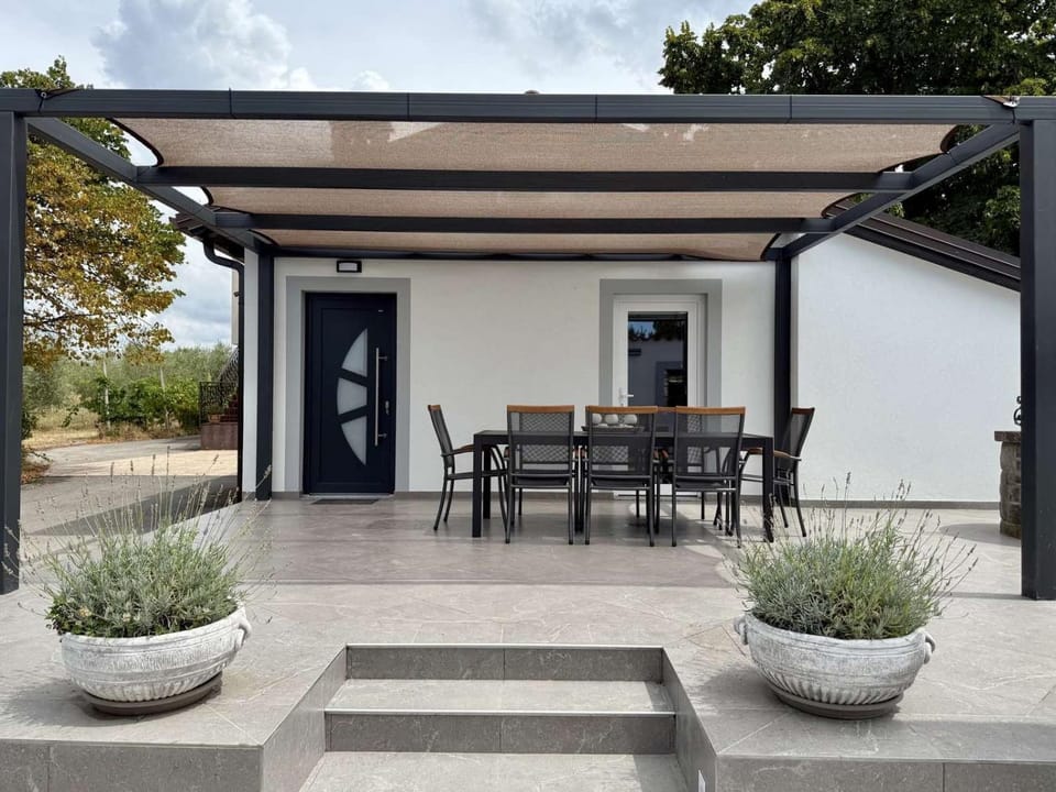 Property building, Patio, Garden, Garden, View (from property/room), Balcony/Terrace, Garden view