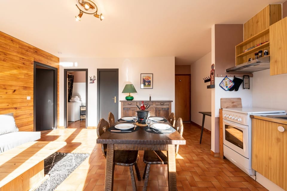 Dining area, pet friendly