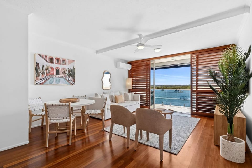 Living room, Dining area, River view