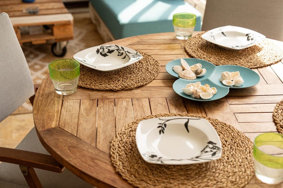 Dining area, Food