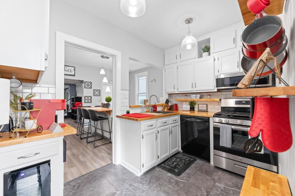Kitchen or kitchenette, dishwasher, oven, stove, toaster