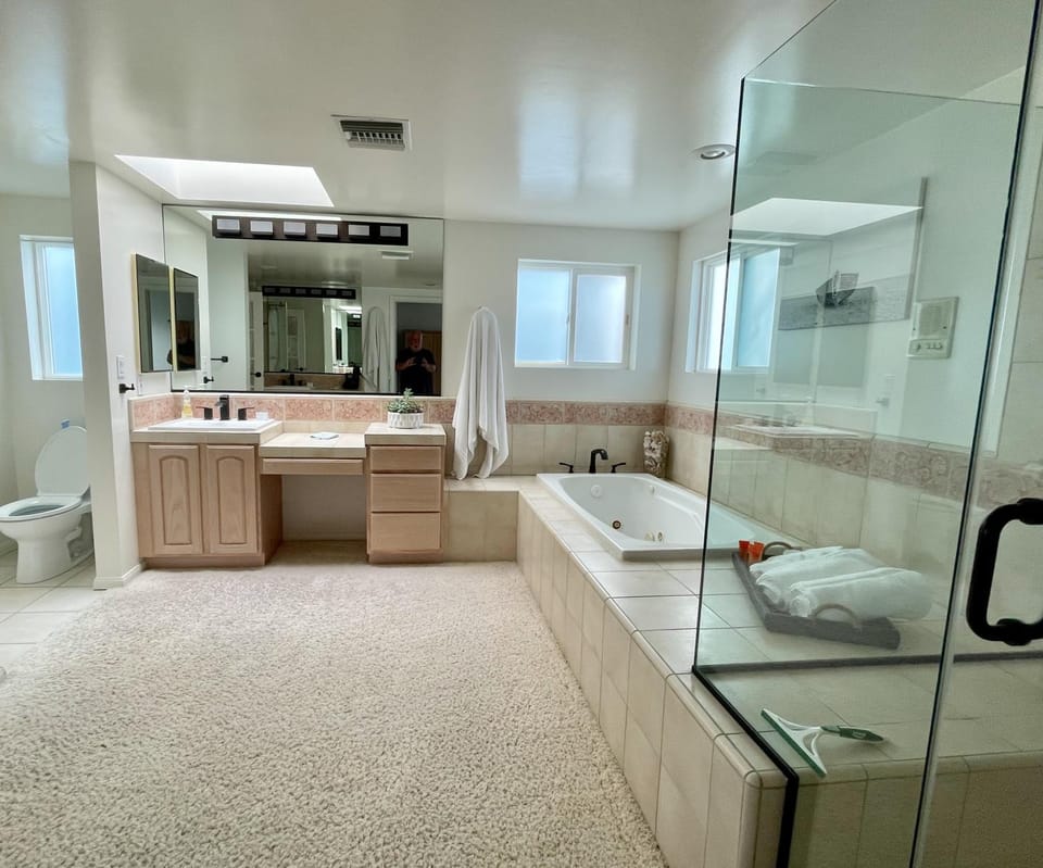 Luxury, Beach House, and quiet neighborhood House in Port Hueneme