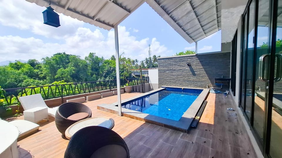 View (from property/room), Balcony/Terrace, Pool view, Swimming pool, Swimming pool