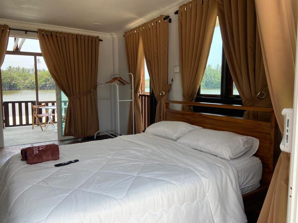 Rumah Sungai Impiana PCB Room 7 Bed and Breakfast in Thailand