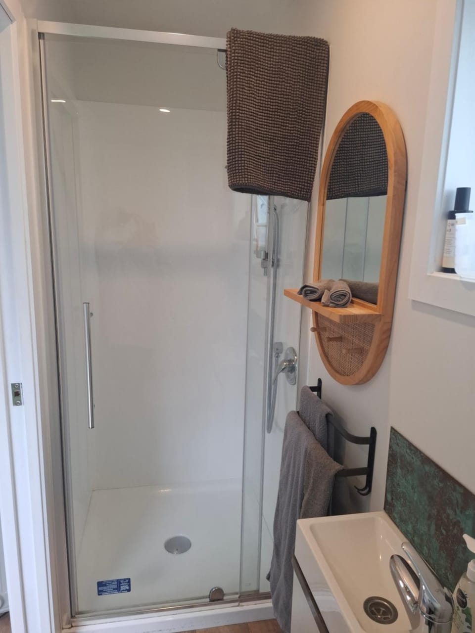Shower, Bathroom, towels
