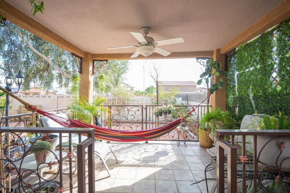 Tuscan Oasis: Elegance with Comfort. King Bed. House in North Las Vegas