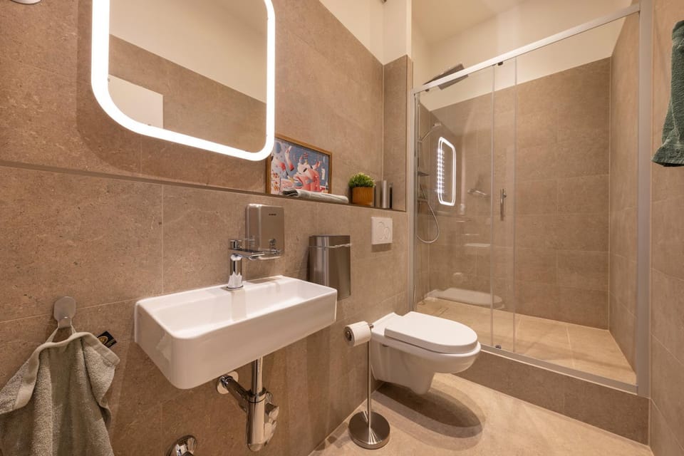 Shower, Toilet, Bathroom, towels