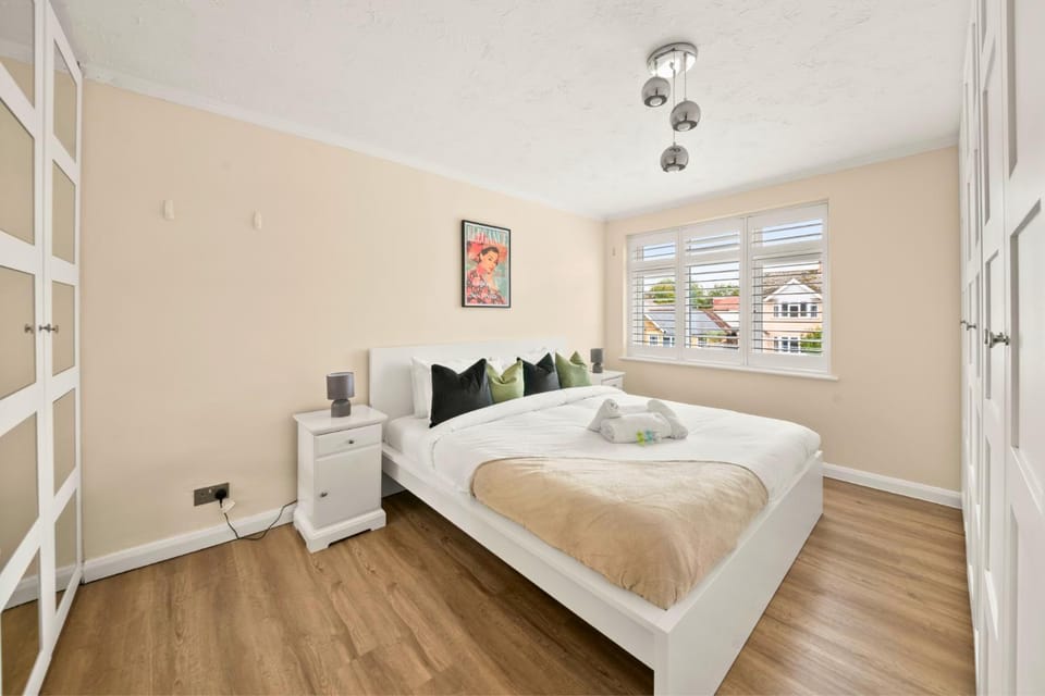 Bed, Photo of the whole room, Bedroom, wardrobe