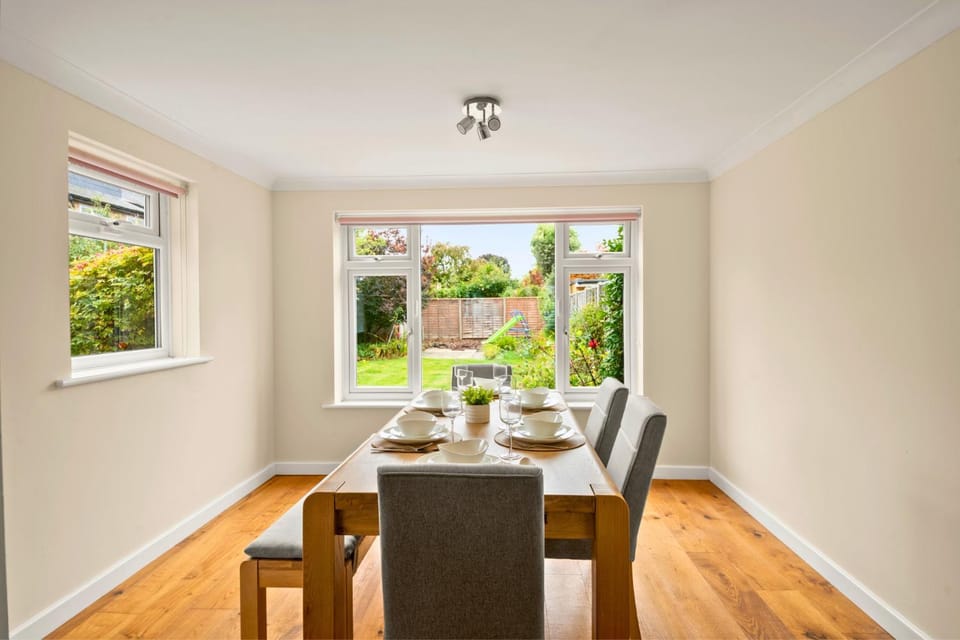 Garden, Dining area