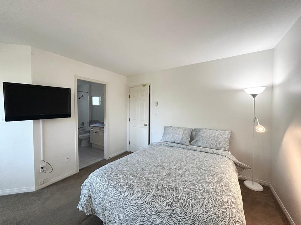 Beautiful Stay 3 Bedroom House in North Vancouver House in North Vancouver