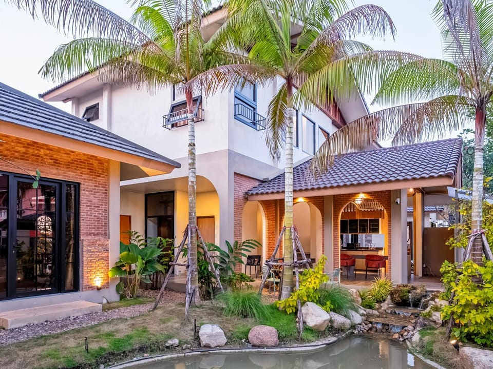 Property building, Day, Garden, Garden view
