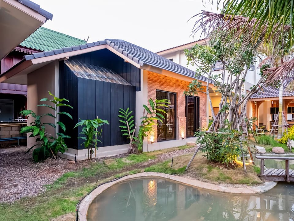 Property building, Spring, Day, Garden