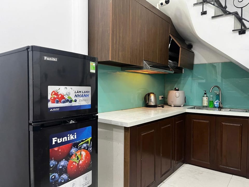 Kitchen or kitchenette, minibar