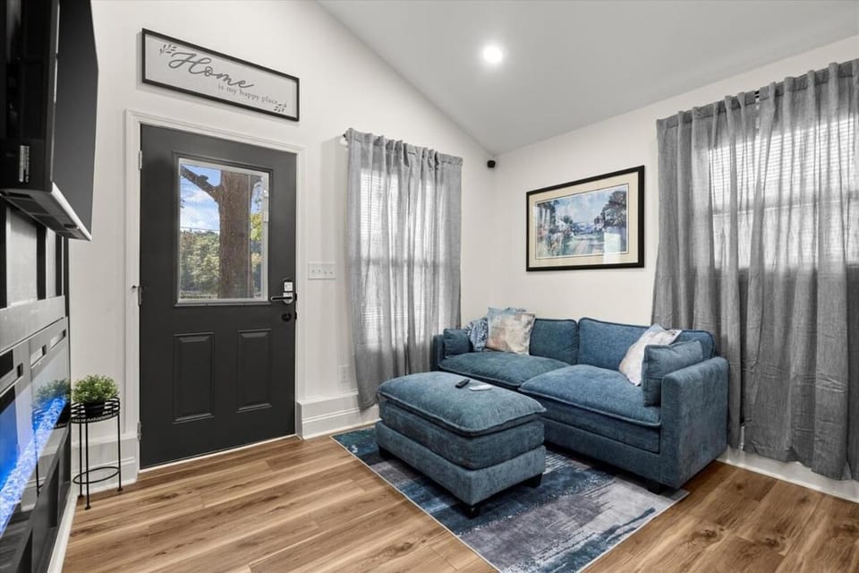 World Cup Compound - 2 Luxury Homes! Sleeps 12 House in Belvedere Park