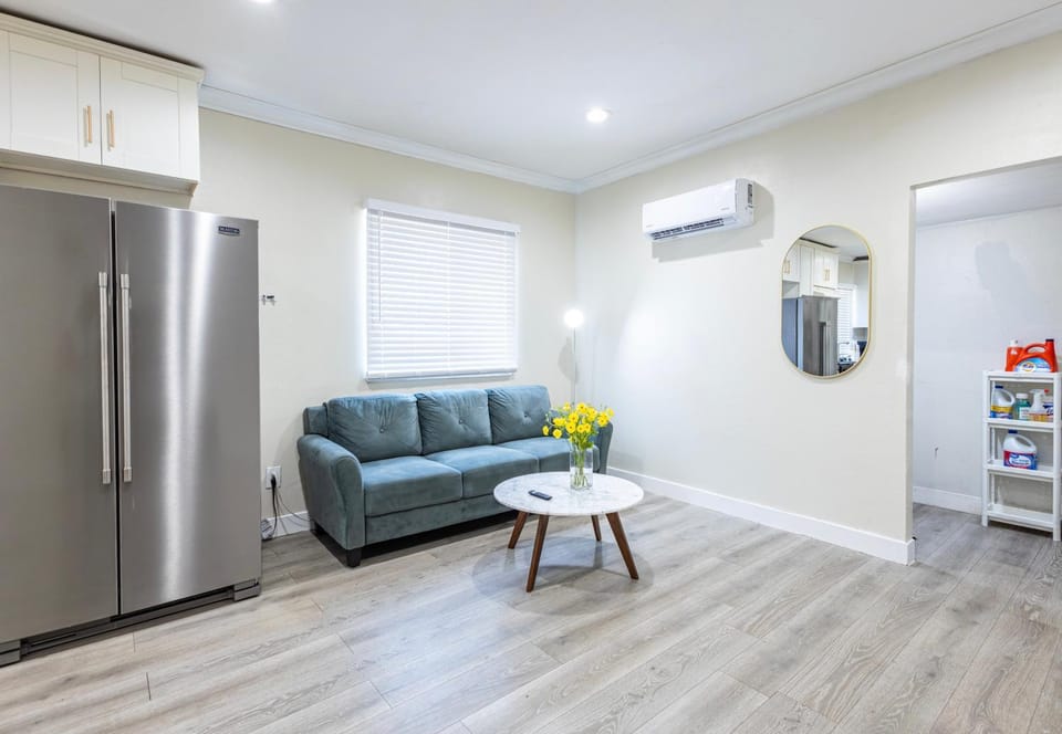 Modern Cozy Stylish Home AC WasherDryer Parking 3 minutes to Balboa Park Apartment in San Diego