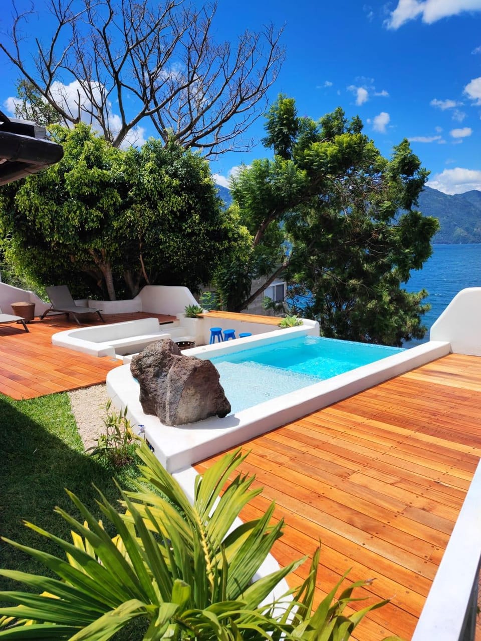 Natural landscape, Garden, Solarium, Balcony/Terrace, Garden view, Lake view, Pool view, Swimming pool, sunbed