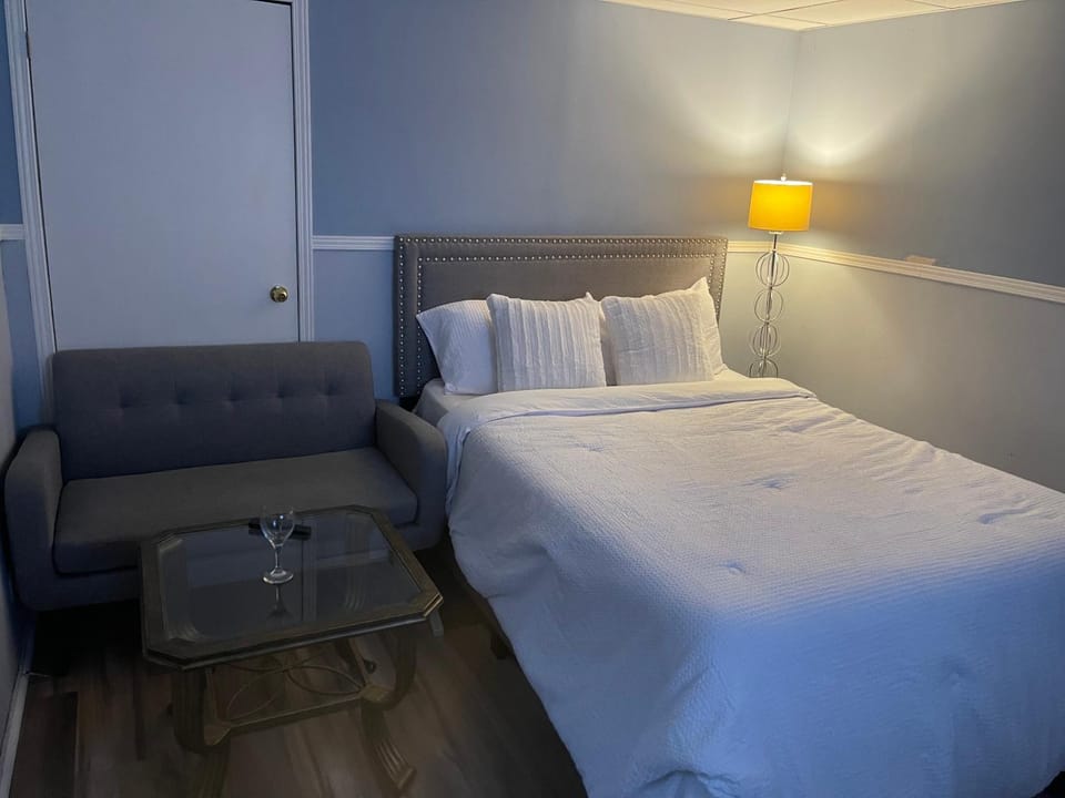 Renaissance Guest House Bed and Breakfast in Oshawa