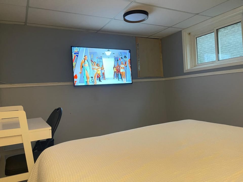 Renaissance Guest House Bed and Breakfast in Oshawa