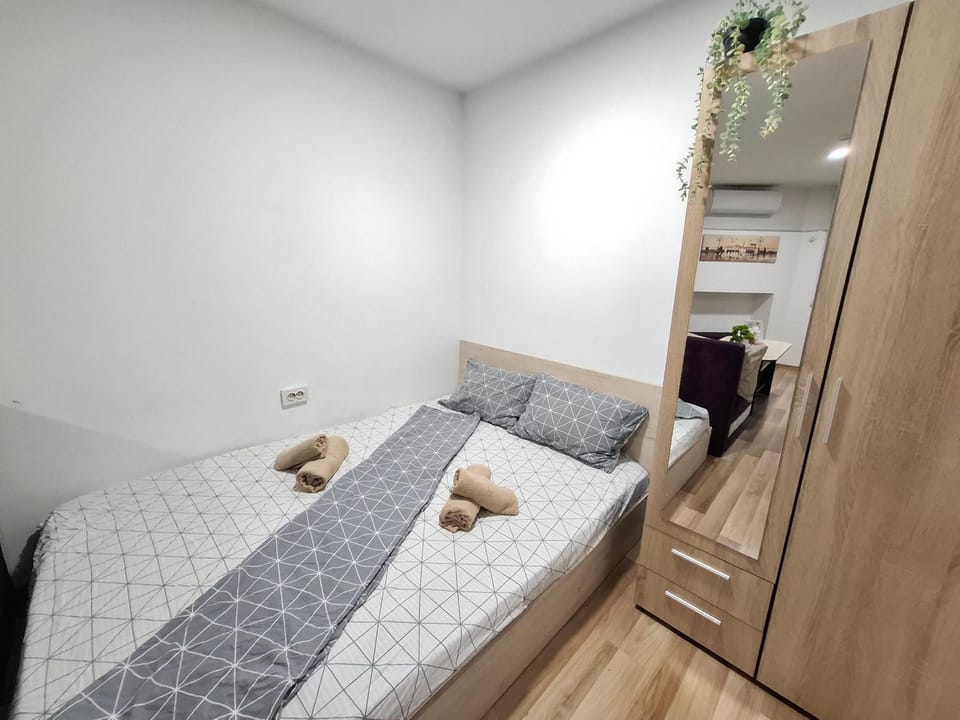 Bed, Photo of the whole room, Bedroom, towels, wardrobe