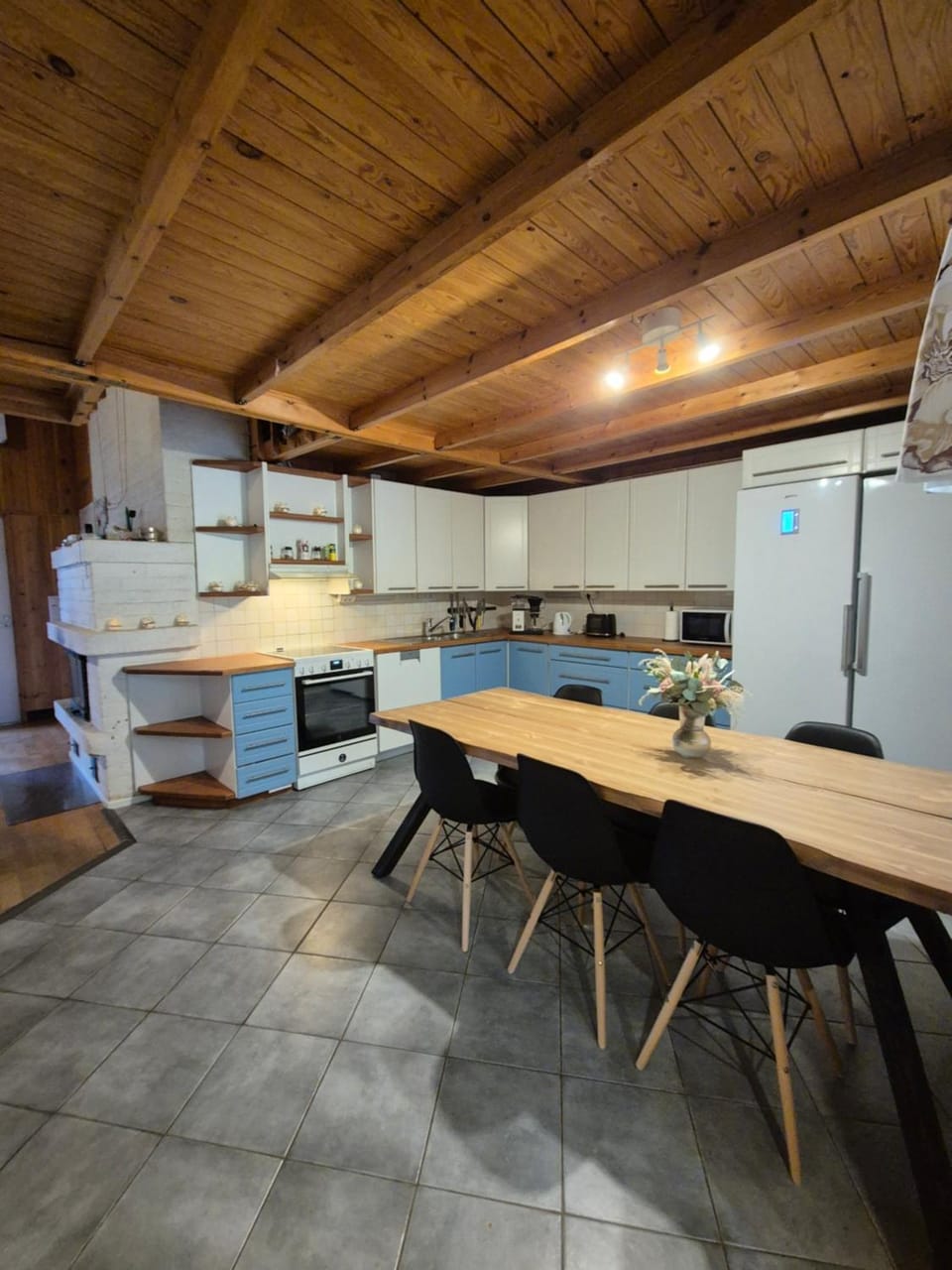 Dining area, oven, stove