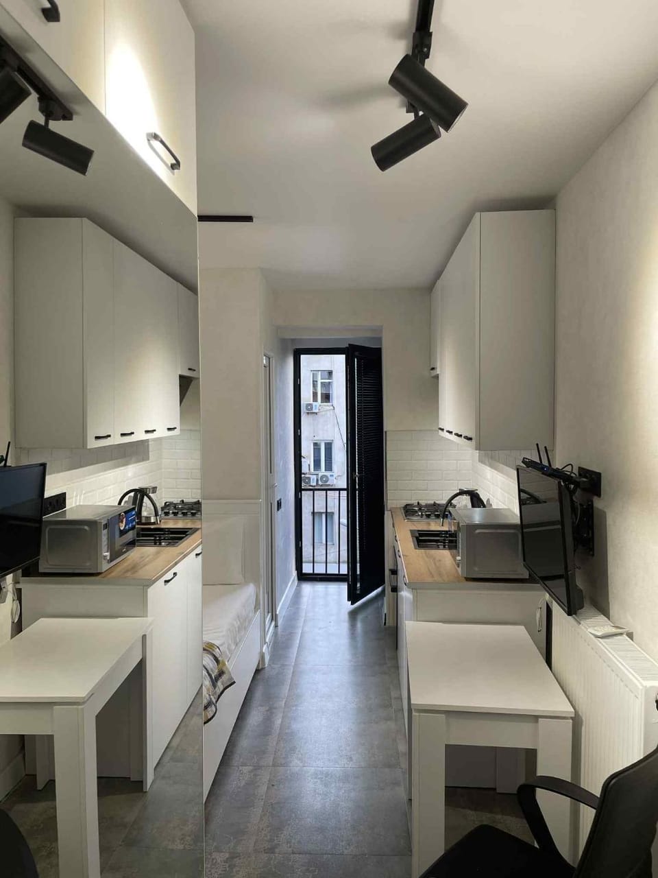TV and multimedia, Kitchen or kitchenette, Dining area, air conditioner