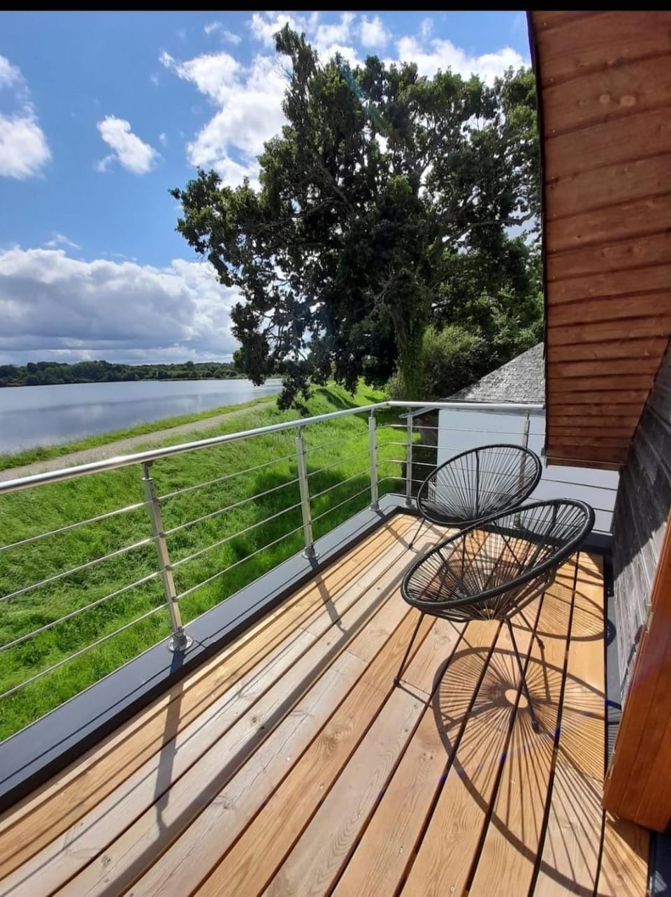 Cozy lakefront wooden house House in Brittany
