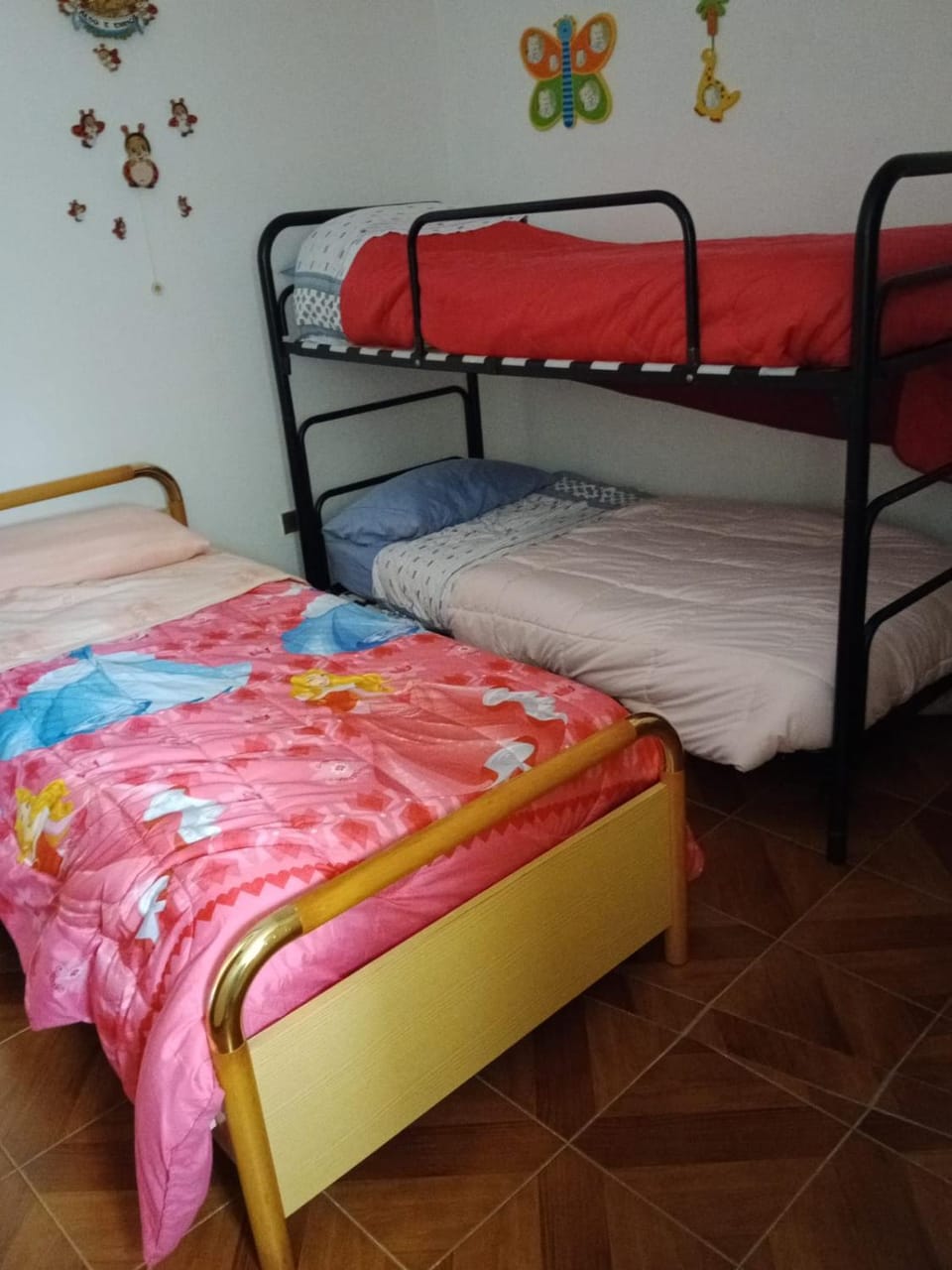Bed, bunk bed