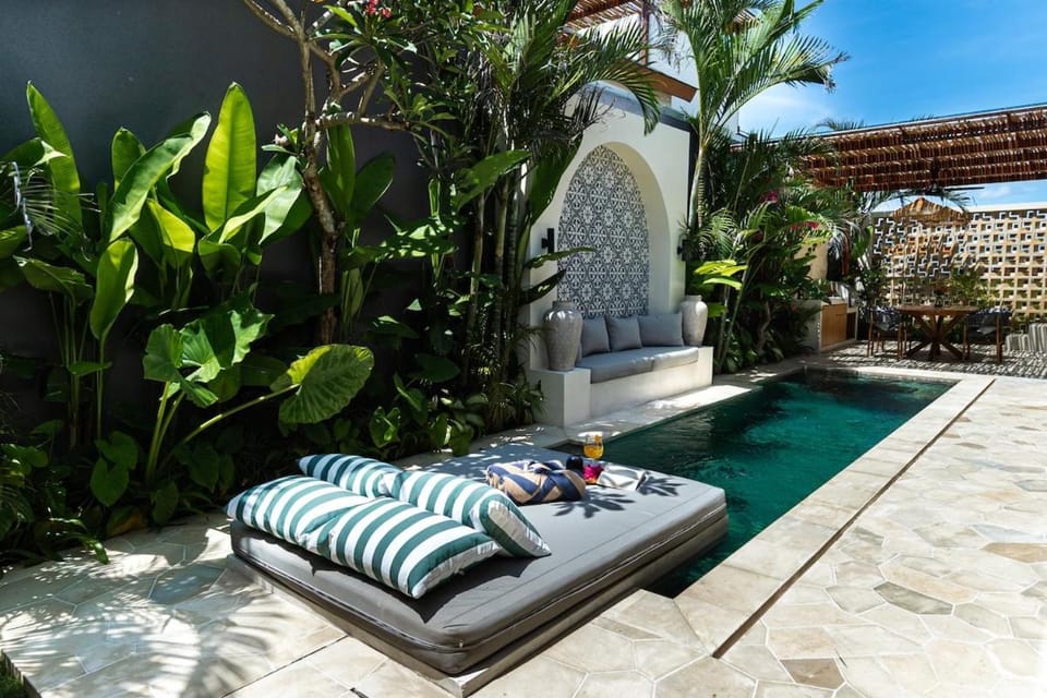 Seseh 1BR Pool Villa Rooftop-5mins ride to Seseh BEACH Villa in Mengwi