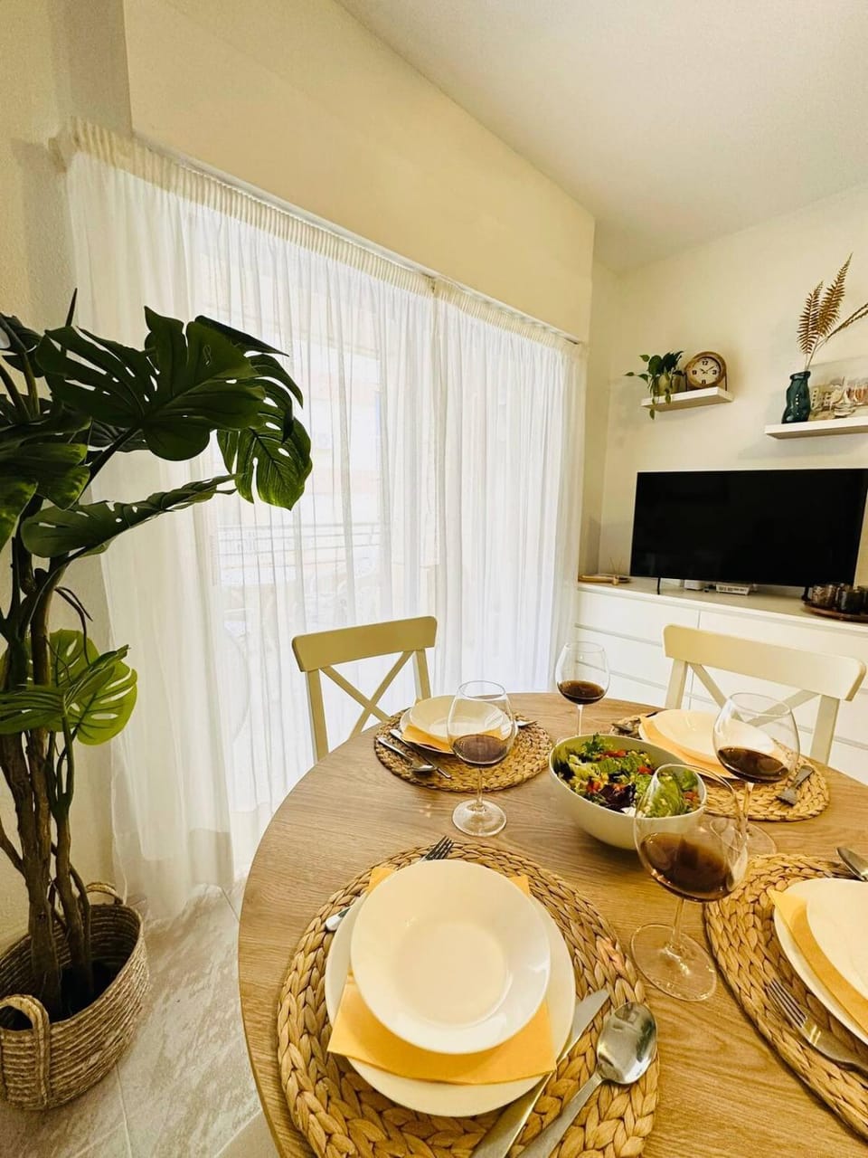 Living room, Dining area