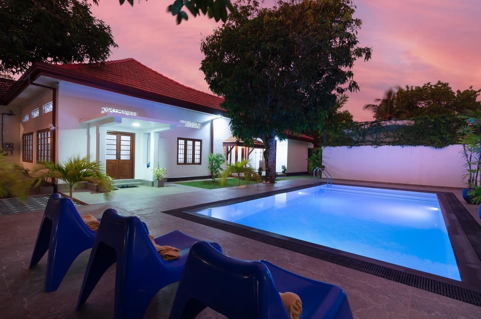 Property building, Pool view, Swimming pool, sunbed