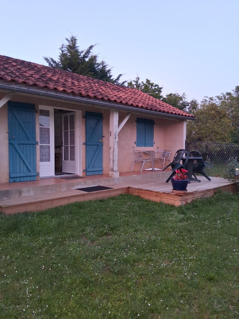 Maisonnette "Les Volets Bleus" House in Nouvelle-Aquitaine