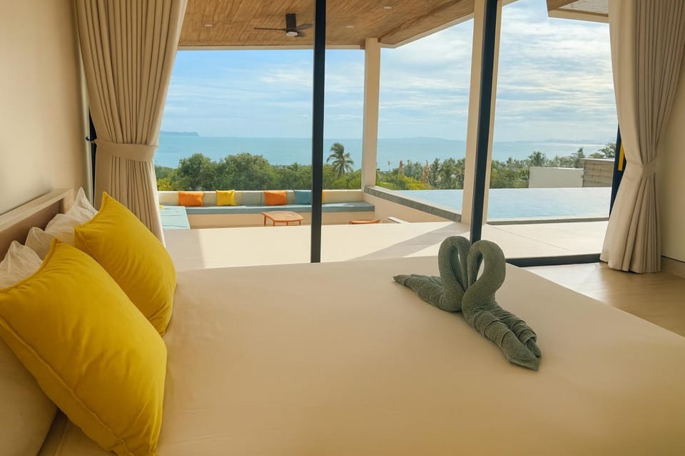 Bed, Photo of the whole room, Bedroom, Pool view, Swimming pool, towels